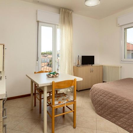 Residence Uno Studio&Suites Rimini Zewnętrze zdjęcie